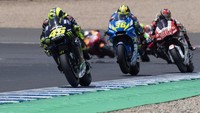 Soalnya, dengan sayap baru di bodi motor Yamaha tunggangannya itu tak banyak berpengaruh baginya untuk bisa menyabet gelar juara dan mengalahkan kuda besi dari Honda dan Ducati.