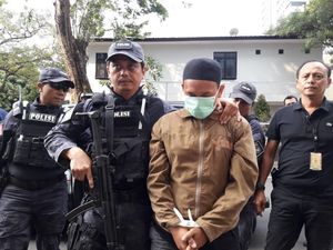 Viral Dosen Provokasi Pasca-penggal Jokowi, Perhatikan Rambu Demokrasi