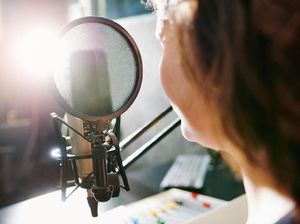 Fakta Voice Over, Pekerjaan Menjanjikan yang Kian Populer di Era Digital