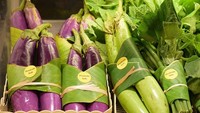 Supermarket Belum Bisa Menerapkan Murni Daun. Dengan upaya yang cukup keras, supermarket di Vietnam dan Thailand masih menjajakan barang yang dikemas dengan plastik. Upaya pengurangan plastik tetap dilakukan, namun banyak produk yang masuk sudah dikemas dengan plastik. Istimewa/Boredpanda.