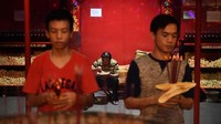 Kegiatan yang dilaksanakan oleh Komunitas Muslim Tionghoa dan Yayasan Wihara Dharma Bakti itu bertujuan untuk memupuk rasa kerukunan antar umat beragama. Antara Foto/Akbar Nugroho Gumay.
