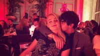 Belum lama ini, Sophie Turner kembali jadi perbincangan lantaran dirinya resmi dipersunting Joe Jonas. Pernikahannya digelar di Las Vegas pada 1 Mei 2019. Foto: Instagram sophiet
