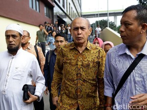 Pengacara: Kivlan Zen Tahu Armi Punya Senpi, Ingatkan Legalitas