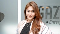 Denira mengatakan ia ingin fokus ibadah di bulan ramadhan ini. Pool/Ismail/detikFoto.