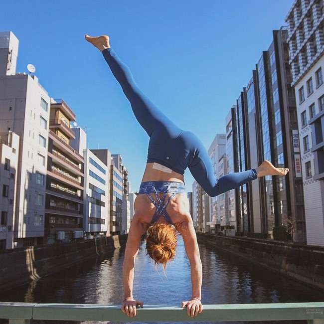 Kemampuannya ini memang bukan sekadar untuk pamer kekuatan. Olivia sering di-endorse berbagai perusahaan untuk mempromosikan gedung atau acara. Foto: Instagram @oliviavivian