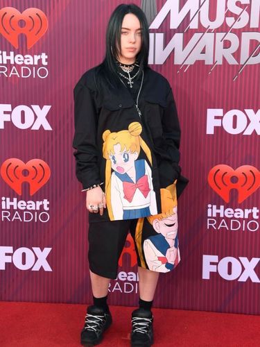 Billie Eilish Dituduh Buang Jaket dari Fans, Kini Ada di Toko Barang Bekas
