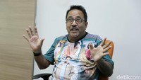 Rano pun berusaha menjaga berat badan sesuai saran dokter dan tak lebih dari 80 kg.