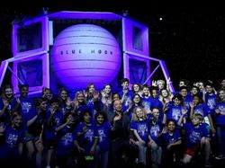 Melihat Ambisi Manusia Terkaya Menaklukkan Bulan