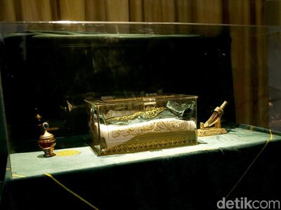 Ini Penampakan Rambut Nabi Muhammad SAW yang Disimpan Opick