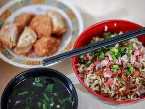Bakmie + bakso goreng ciamikkk