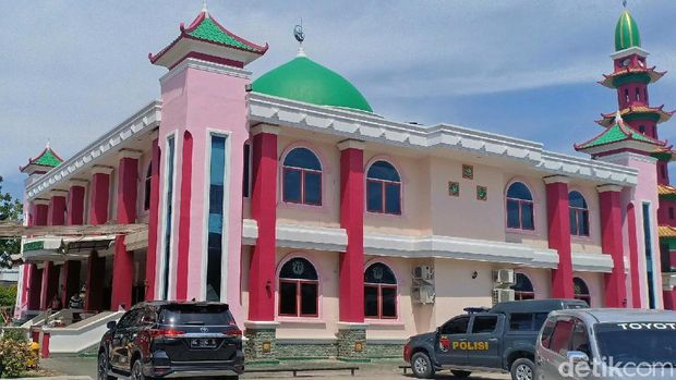 Masjid Cheng Ho di Palembang memiliki bentuk arsitektur unik nan menarik. Pasalnya masjid ini menjadi wujud akulturasi budaya Tionghoa dengan Islam. Lihat, yuk.