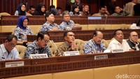Rapat itu membahas mengenai upaya penyelesaian permasalahan Pengusahaan Kawasan Perdagangan Bebas dan Pelabuhan Bebas Batam (BP Batam).
