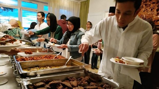 Melatih Kesabaran Berpuasa 19 Jam di Swedia