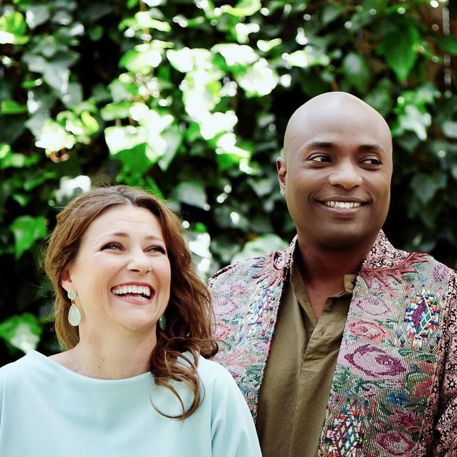 Ia dan Durek juga mengadakan tur dengan harga tiket NOK 595 atau Rp 1 juta yang menjanjikan kepada masyarakat sebuah perjalanan menuju misteri kehidupan. Mereka pun mengadakan lokakarya dengan penekanan pada latihan perdukunan yang berjudul Activating Divinity. Foto: Instagram @princessmarthalouise