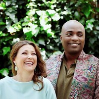 Ia dan Durek juga mengadakan tur dengan harga tiket NOK 595 atau Rp 1 juta yang menjanjikan kepada masyarakat sebuah perjalanan menuju misteri kehidupan. Mereka pun mengadakan lokakarya dengan penekanan pada latihan perdukunan yang berjudul Activating Divinity. Foto: Instagram @princessmarthalouise