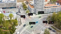 Pengendara Audi bisa melihat informasi berapa kecepatan yang dibutuhkan di dasbor dan heads up display kendaraan agar bisa mendapatkan lampu hijau di persimpangan berikutnya. Foto: Audi