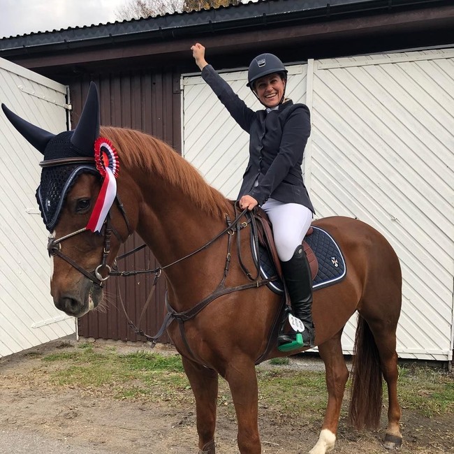 Durek juga mengklaim bahwa ia merupakan dukun generasi keenam yang memiliki kekuatan untuk mengakses atom dan benar-benar bisa mengurangi penuaan. Seperti dilansir Sputnik, pelanggan Durek dilaporkan termasuk selebritas internasional seperti Gwyneth Paltrow.  Foto: Instagram