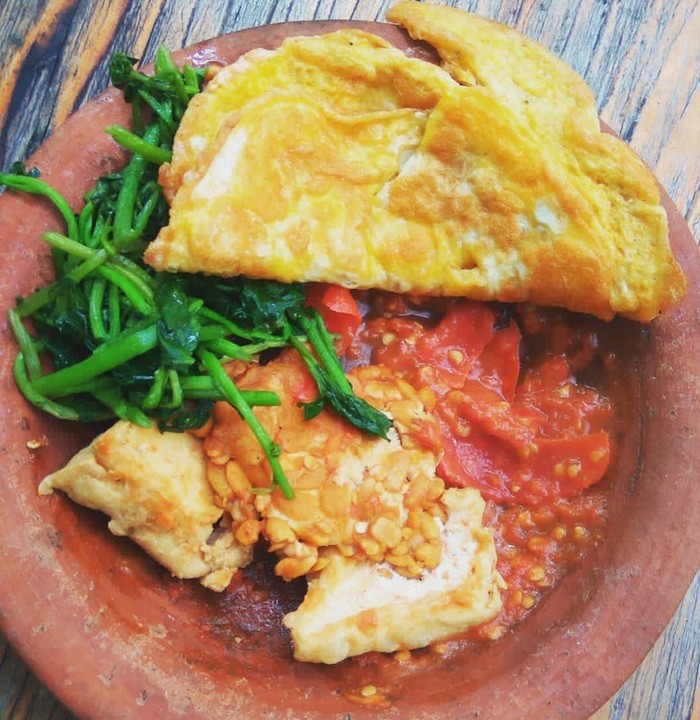Punya Telur? Ini 10 Ide Bikin Telur Penyet Enak Buat Sahur