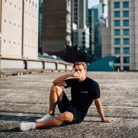 Erik terjun ke dunia model 10 tahun lalu. Sebelumnya ia pun tidak pernah bercita-cita untuk bekerja di industri model. Pria tampan ini sendiri kuliah di jurusan Art in Sports dan memang punya minat dalam olahraga bahkan ingin menjadi seorang atlet. Foto: Instagram @erikvent