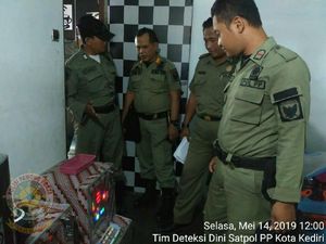 Sebuah Warung Kopi di Kediri Disegel Karena Sediakan Mesin Dingdong