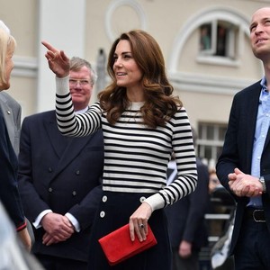 Kate Middleton Cantik Pakai Baju Garis-garis Lagi, Ini Trik Padu Padannya Kate Middleton Cantik Pakai Baju Garis-garis Lagi, Ini Trik Padu Padannya
