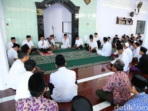 Bupati Anas Roadshow ke Pesantren Ajak Dakwah di Medsos