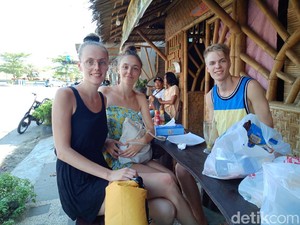 Cerita Bule Finlandia Soal Liburan di Pangandaran Saat Ramadhan