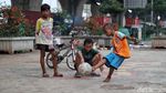 Mengolah Bola, Menunggu Waktu Berbuka