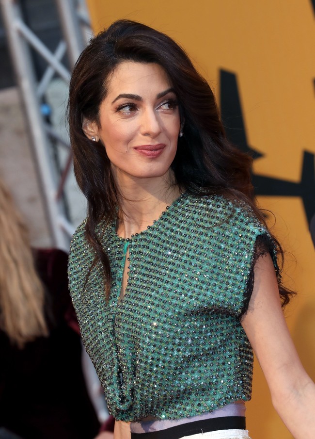 Amal Clooney juga menyoroti anak-anak yang jadi korban kejahatan perang di Israel dan Gaza. Menurutnya tak ada satu pun nyawa anak yang lebih berharga dari nyawa anak lainnya. Foto: Elisabetta Villa/Getty Images