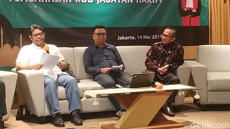 DPR Targetkan Pembahasan RUU Jabatan Hakim Rampung Sebelum September DPR Targetkan Pembahasan RUU Jabatan Hakim Rampung Sebelum September