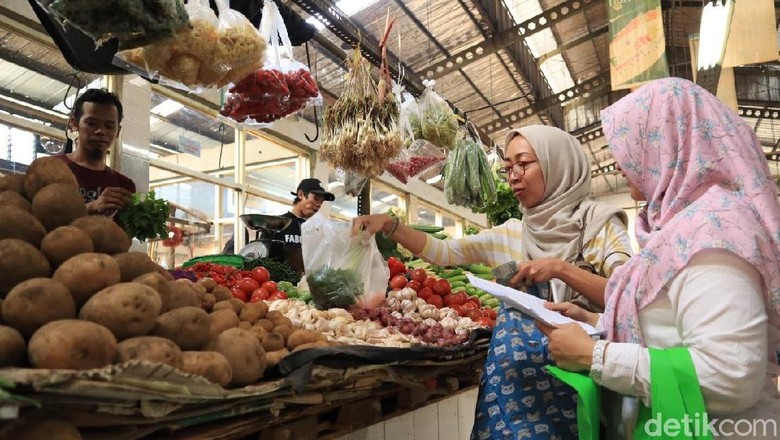 Ilustrasi pengunjung pasar modern Fresh Market Kota Wisata Cibubur (Randy/detikcom) Ilustrasi pengunjung pasar modern Fresh Market Kota Wisata Cibubur (Randy/detikcom)