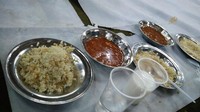 Menu buka puasa di Masjid Al Azhar Kairo, ada nasi, daging berempah, roti, kurma dan jus (Tashdieq Ulil Amri/Istimewa)