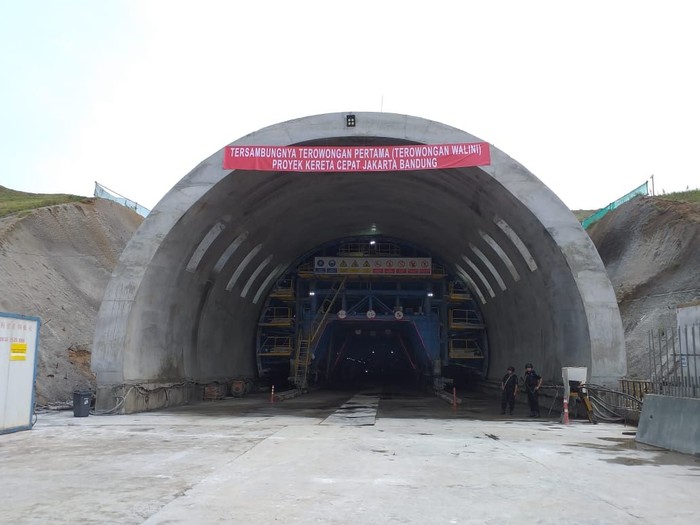 Pembengkakan Dana Proyek Kereta Cepat JKT-BDG sampai 24 T