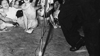 Di konser Elvis Presley. Foto: Flóra Borsi