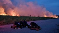 Ramadhan bukan hanya soal menahan lapar dan haus. Ramadhan adalah saat ketika kita mengatur diri kita, karena saat kita berpuasa, hanya Dia (Tuhan-red) dan diri kita yang tahu momen-momen ketika kita tetap jujur pada diri kita, tulis admin akun Facebook Friend of Bomba Malaysia. Foto: Facebook/Friends of Bomba Malaysia