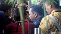 Menurut Novanto, saat pertemuan dengan Sofyan Basir, dirinya hanya menanyakan soal proyek PLTG. Novanto mengaku menanyakan soal PLTG itu karena sudah lama tak berjalan.