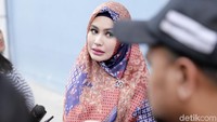 Ia mengaku selama hamil ia jadi doyan nasi kebuli.