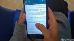 Agar Tetap Aman untuk Mata, Ini Tips Membaca Al Quran Digital