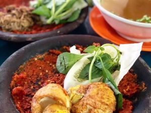 Punya Telur? Ini 10 Ide Bikin Telur Penyet Enak Buat Sahur