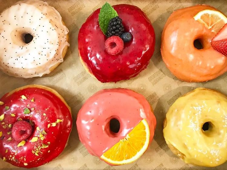 10 Donat-donat Dalam Warna Cantik Menggiurkan