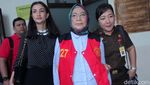 Senyum Atiqah Hasiholan Warnai Sidang Ratna Sarumpaet