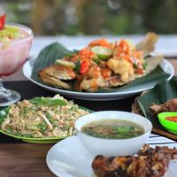 Di 7 Tempat Ini Bisa Berbuka Sambil Ngariung di Saung