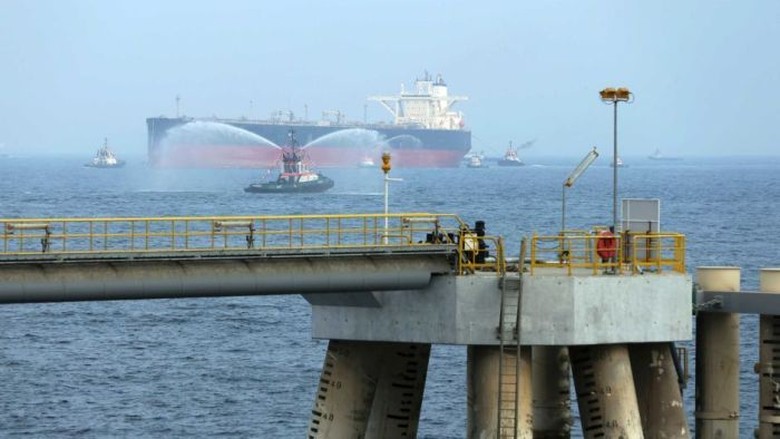 Dua Kapal Tanker Saudi Diserang, Ekonomi Global Disebut Bisa Terganggu Dua Kapal Tanker Saudi Diserang, Ekonomi Global Disebut Bisa Terganggu