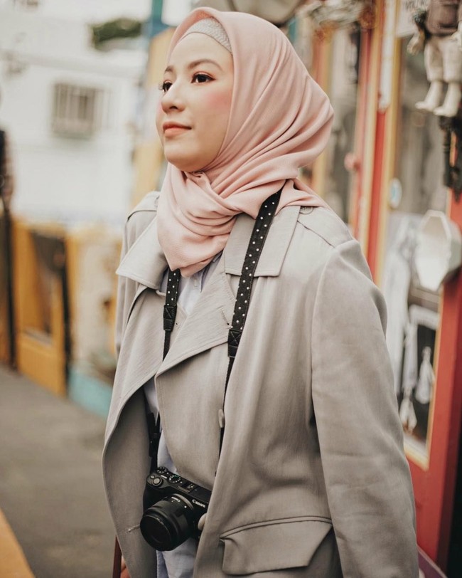 Natasha Rizky juga memutuskan berhijab menjelang Ramadan tahun 2015. Sebelumnya, ia sudah sering memakai hijab untuk keperluan shooting. Ternyata, ia merasa nyaman berhijab. Foto: Instagram/natasharizkynew