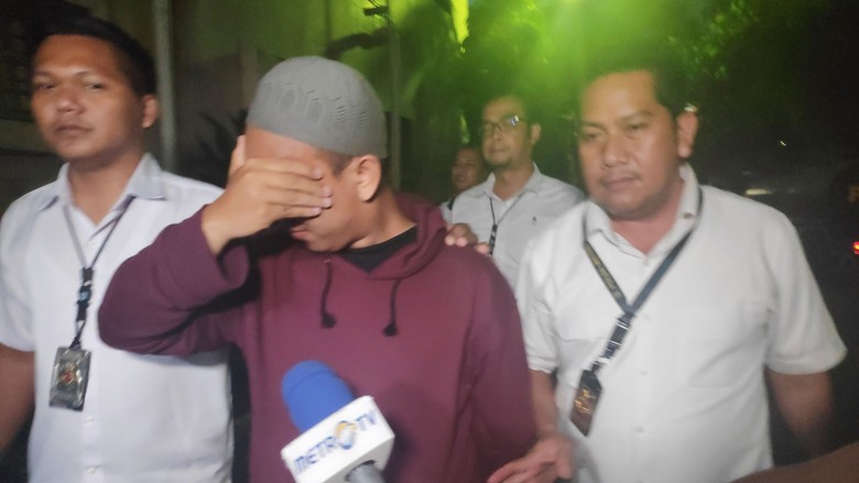 Akui Salah Fatal Ancam Penggal, Hermawan Minta Maaf ke Jokowi Akui Salah Fatal Ancam Penggal, Hermawan Minta Maaf ke Jokowi