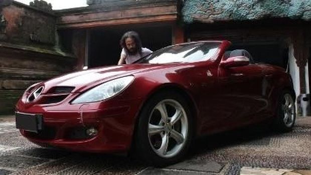 Ki Joko Bodo dengan Mercedes-Benz SLK