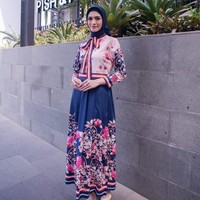 Salah satu selebriti yang memutuskan untuk berhijab jelang Ramadan 2019 adalah Donita. Aktris cantik ini menuai banyak pujian dari netizen karena tampil tertutup. Ia mengaku, anaknya menjadi alasan utama ia memutuskan berhijab. Foto: Instagram/donitabhubiy