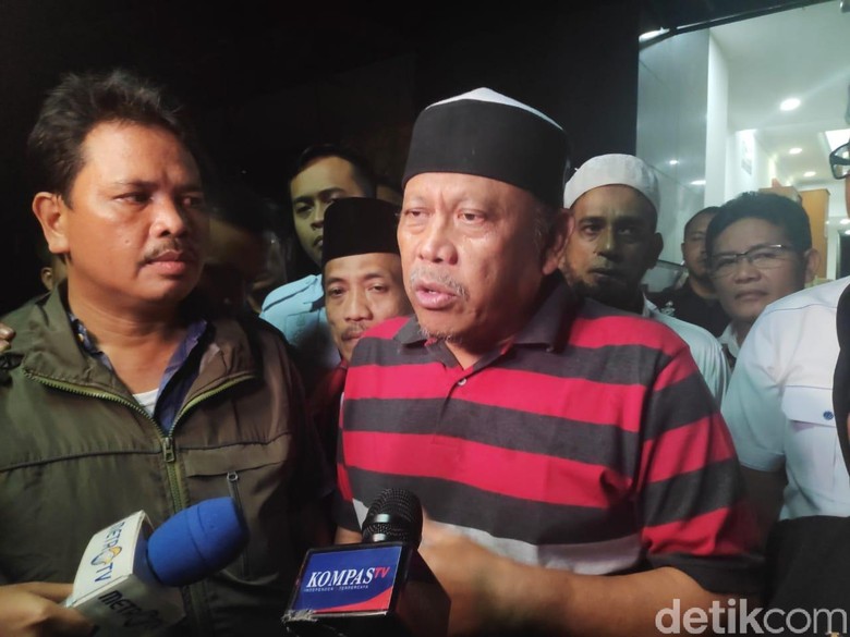 Eggi Sudjana Usai Diperiksa: Polisi Tetapkan Saya sebagai Tahanan Eggi Sudjana Usai Diperiksa: Polisi Tetapkan Saya sebagai Tahanan