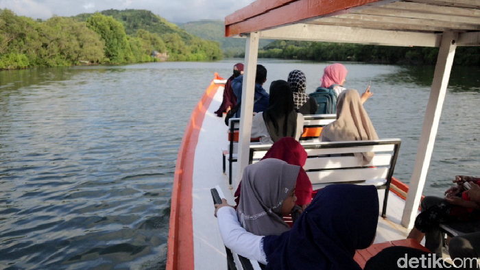 Di Parepare, Kamu Bisa Ngabuburit dan Berbuka di Atas Perahu