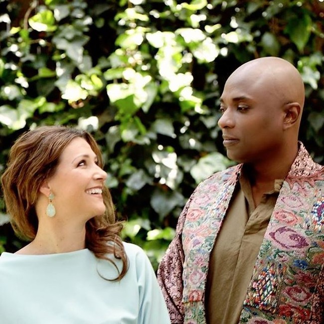 Wanita berusia 47 tahun ini bersama kekasihnya mengadakan konseling pasangan bertajuk bagaimana menghubungi kekuatan batin Anda dan banjir kritikan di Norwegia. Foto: Instagram @princessmarthalouise